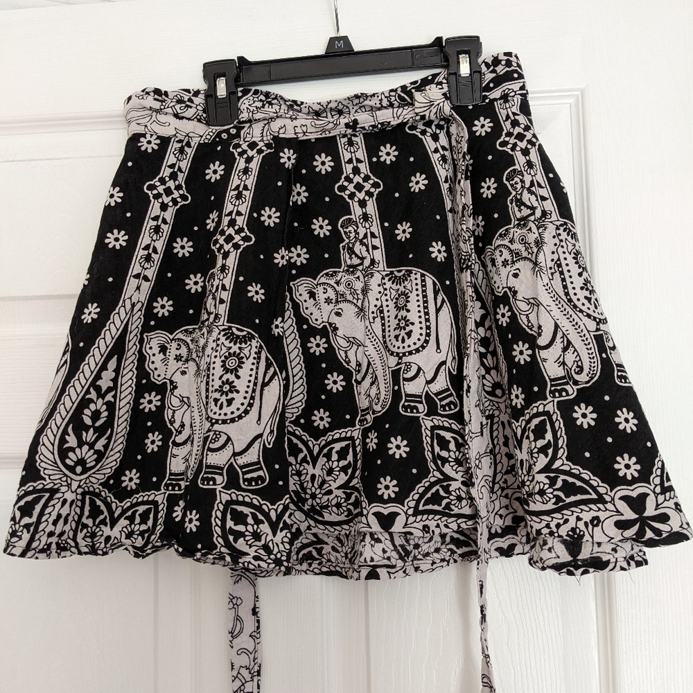Short wrap skirt